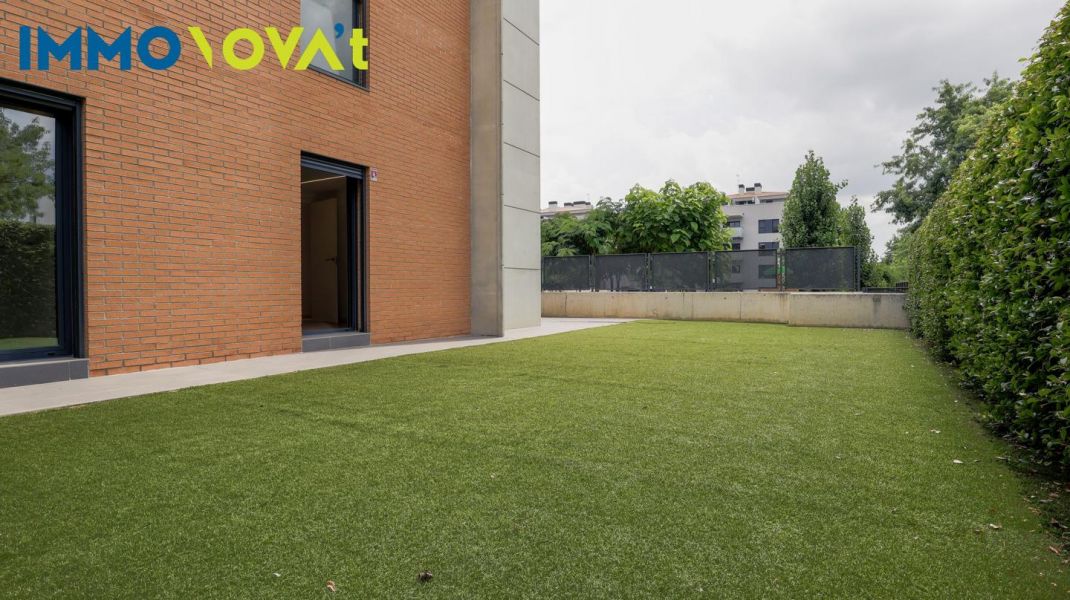 Exclusivo piso en planta baja con terraza impresionante en Vilablareix