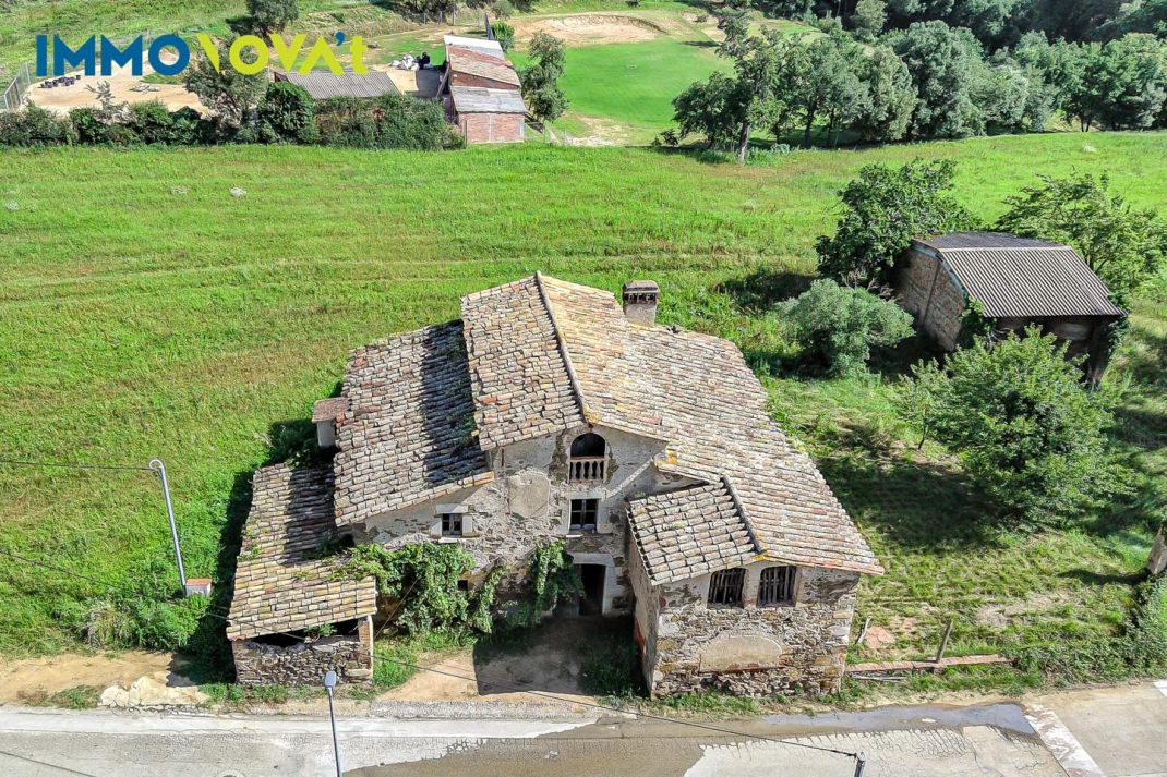 COUNTRY HOUSE FOR RENOVATION, 10 MIN. FROM GIRONA