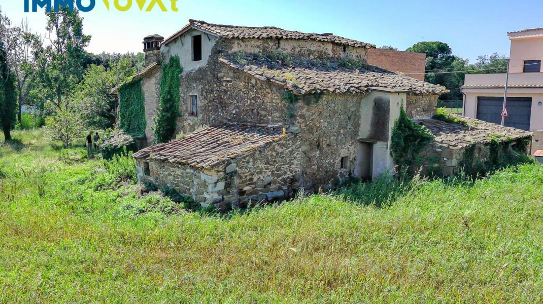 COUNTRY HOUSE FOR RENOVATION, 10 MIN. FROM GIRONA