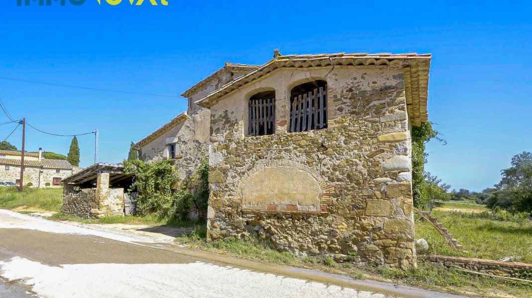 MASIA PER REFORMAR A 10 MIN. DE GIRONA