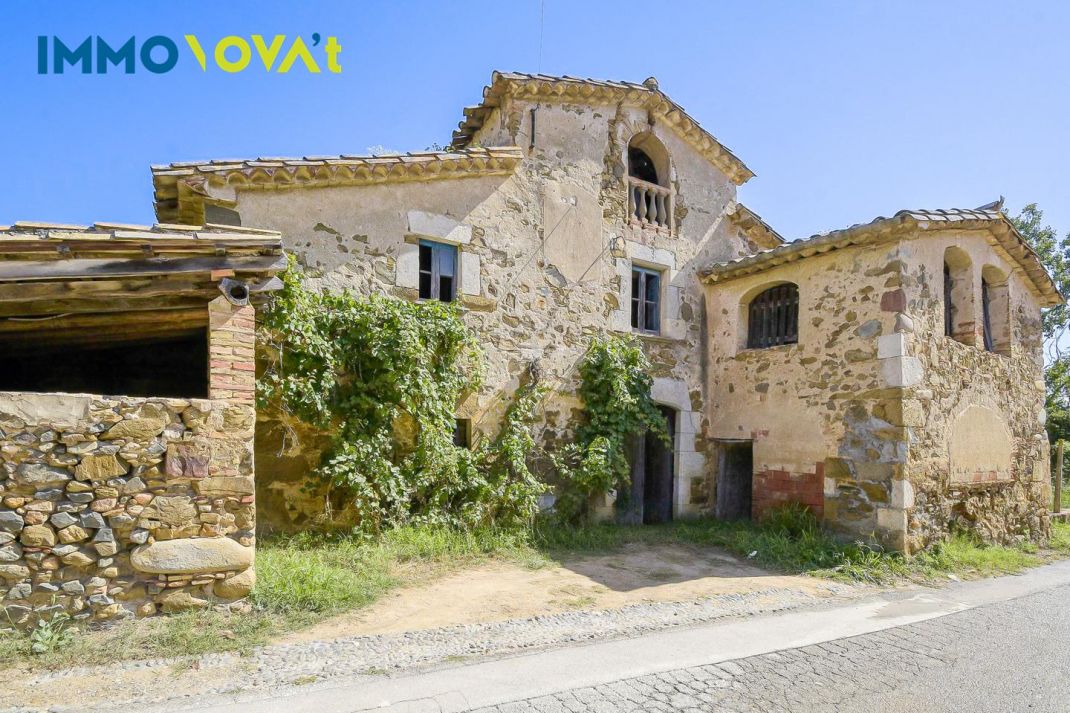 MASÍA PARA REFORMAR A 10 MIN. DE GIRONA