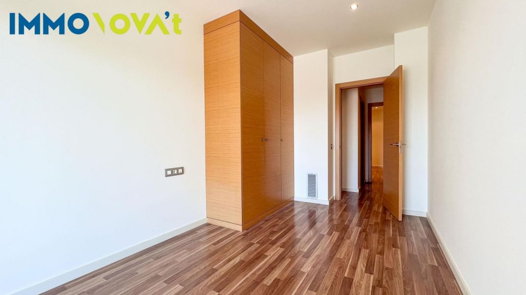 2 BEDROOM APARTMENT AND OFFICE IN MONTJUÏC