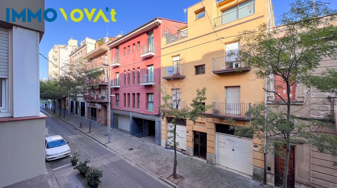 TWO BEDROOM APARTMENT IN THE CENTER OF GIRONA