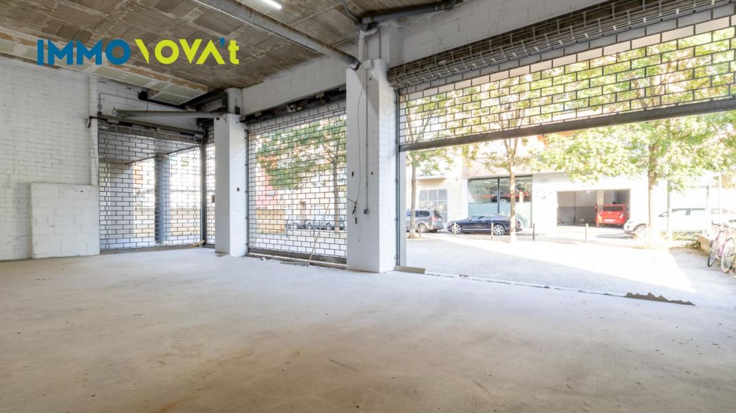 COMMERCIAL WAREHOUSE FOR SALE NEAR GIRONA CLINIC