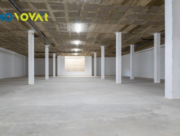 COMMERCIAL WAREHOUSE FOR SALE NEAR GIRONA CLINIC