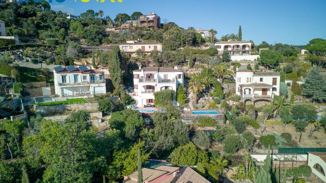 GAUDEIX DE PISCINA I VISTES PANORÀMIQUES