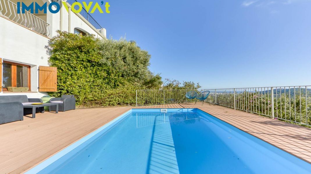 ENJOY THE POOL AND PANORAMIC VIEWS