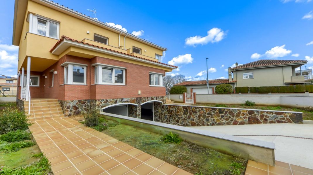 NEW FAMILY HOUSE IN MATA (PORQUERES)