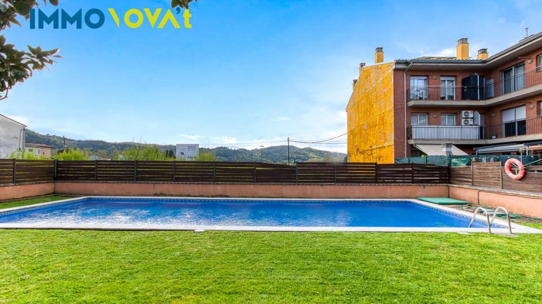 PIS  DE LLOGUER AMB PISCINA COMUNITÀRIA