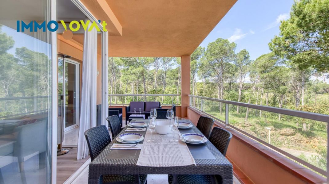 An apartment in Pals to escape from it all… or to turn into a business. You choose.