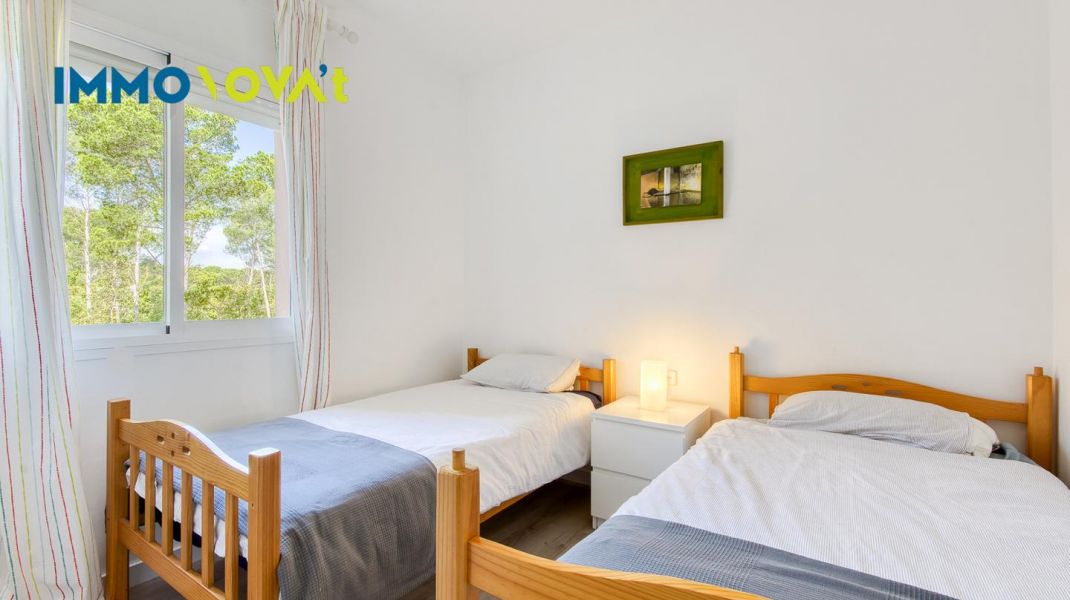 An apartment in Pals to escape from it all… or to turn into a business. You choose.