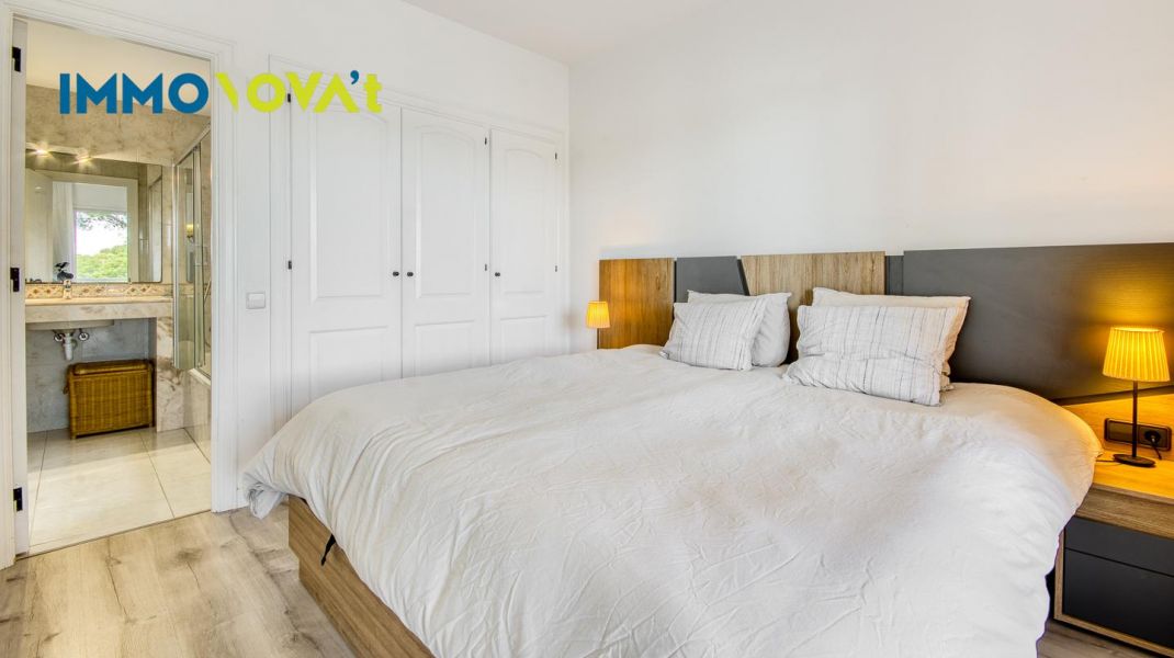 An apartment in Pals to escape from it all… or to turn into a business. You choose.