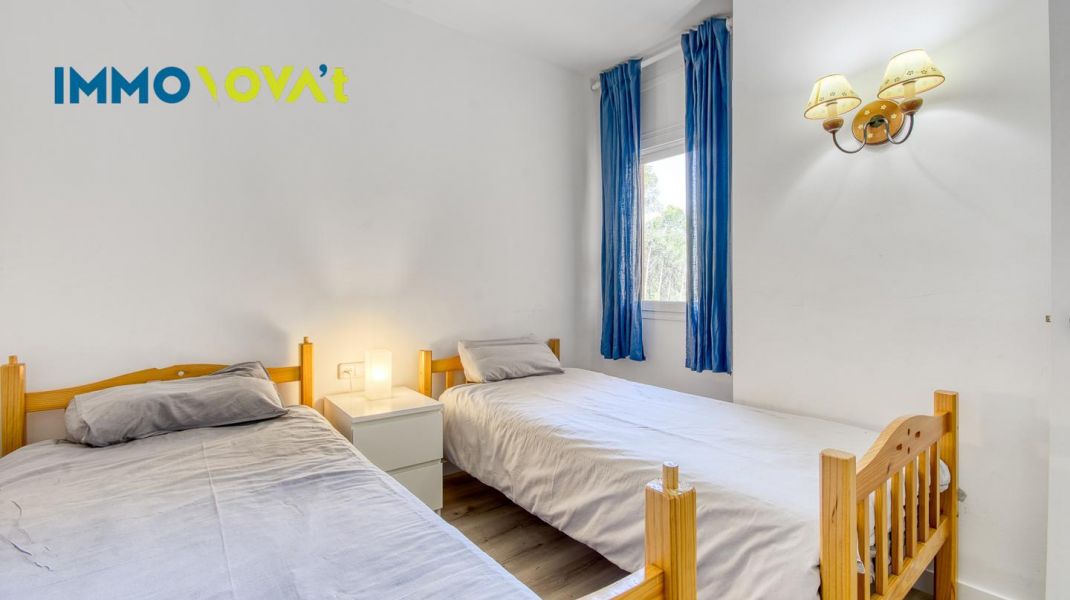 An apartment in Pals to escape from it all… or to turn into a business. You choose.