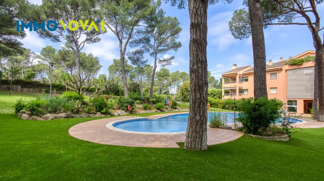 An apartment in Pals to escape from it all… or to turn into a business. You choose.