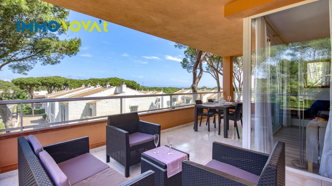 An apartment in Pals to escape from it all… or to turn into a business. You choose.