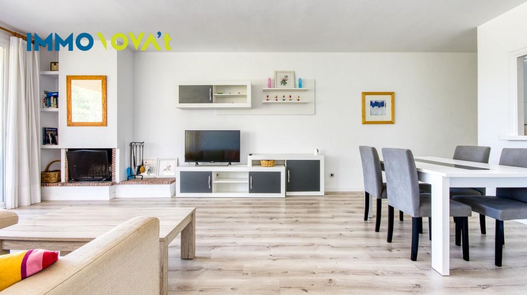 An apartment in Pals to escape from it all… or to turn into a business. You choose.