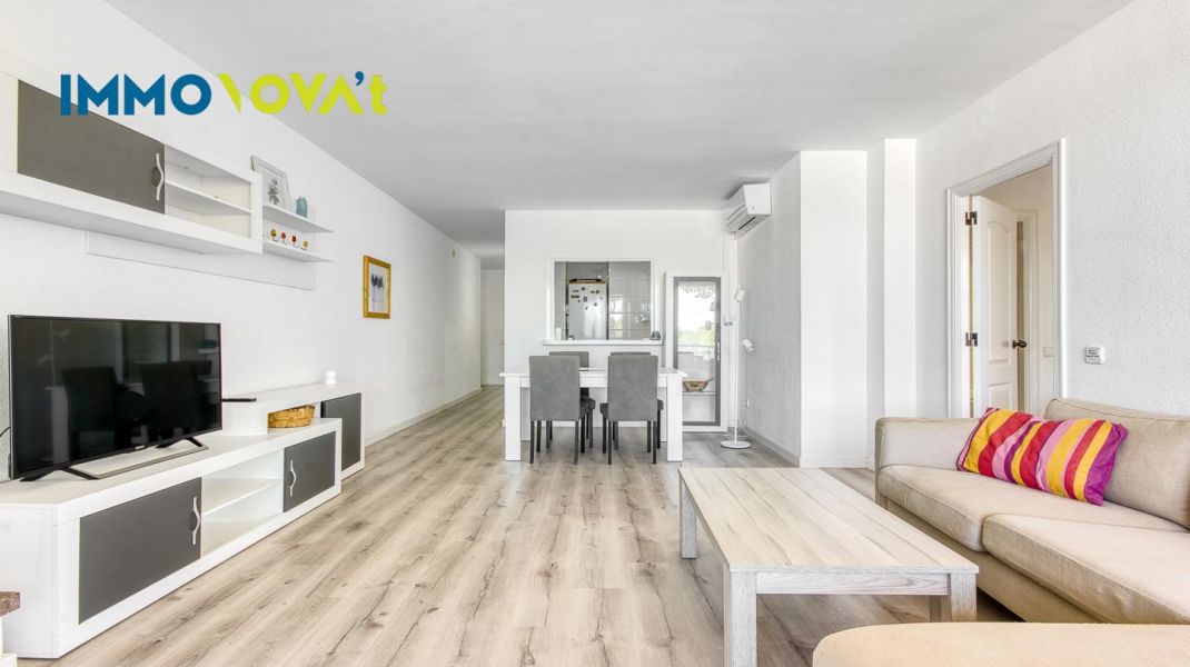 An apartment in Pals to escape from it all… or to turn into a business. You choose.