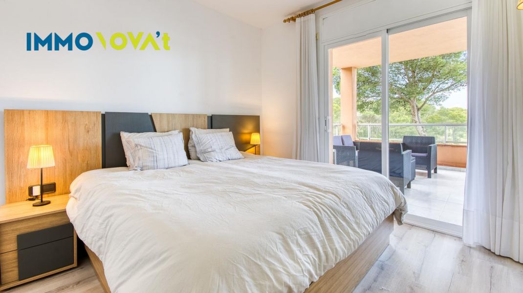 An apartment in Pals to escape from it all… or to turn into a business. You choose.