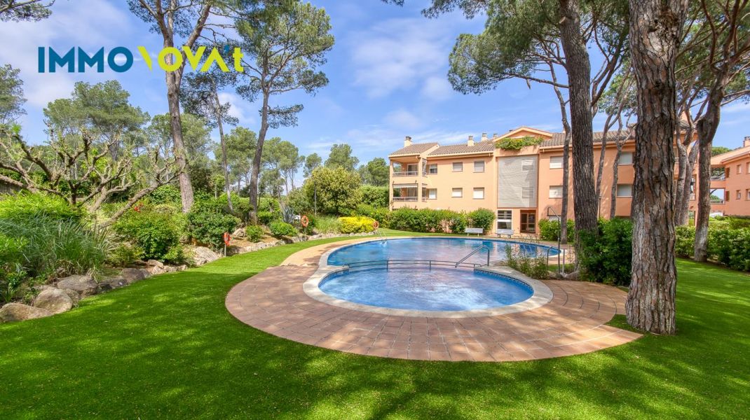 An apartment in Pals to escape from it all… or to turn into a business. You choose.