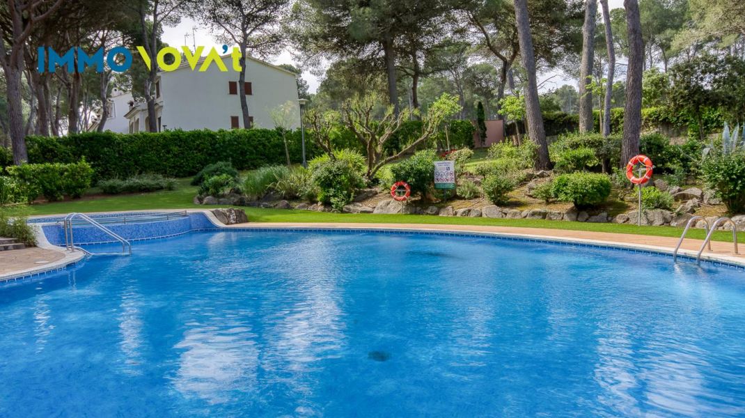 An apartment in Pals to escape from it all… or to turn into a business. You choose.