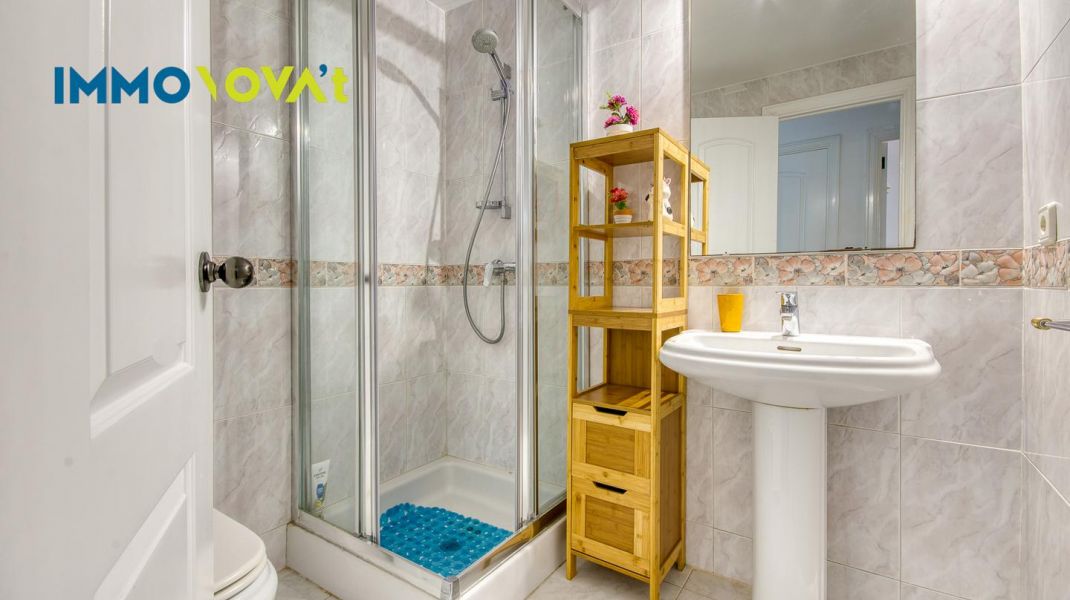 An apartment in Pals to escape from it all… or to turn into a business. You choose.