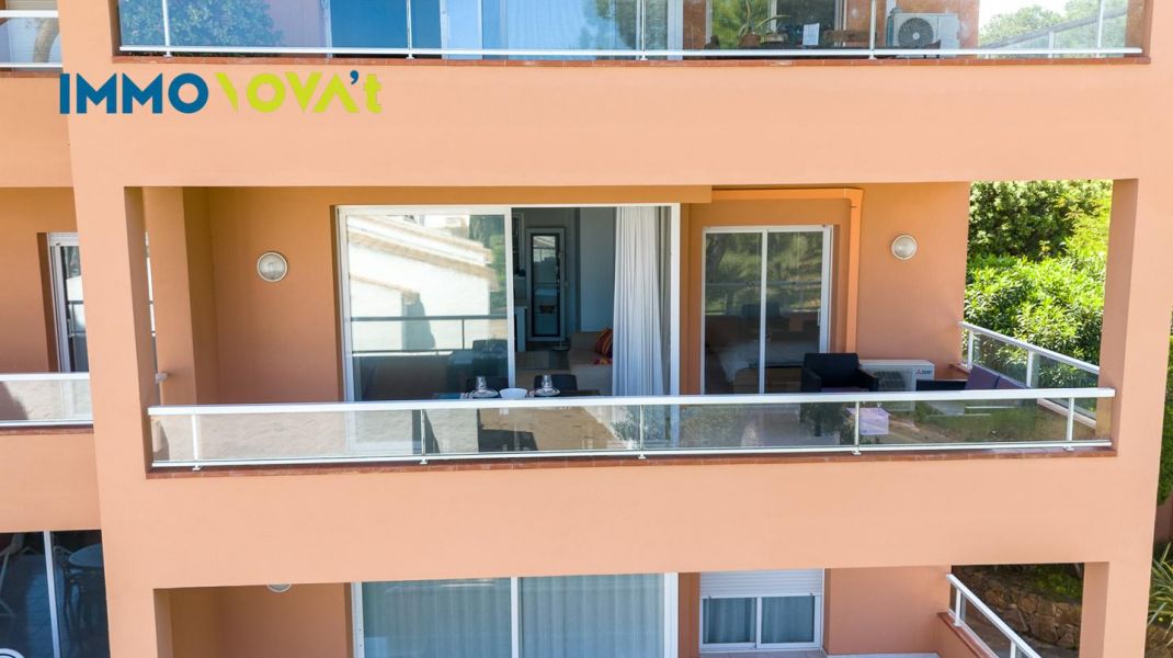 An apartment in Pals to escape from it all… or to turn into a business. You choose.