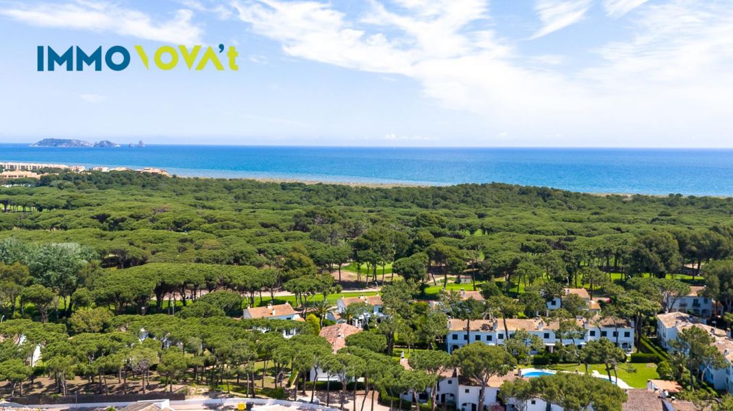 An apartment in Pals to escape from it all… or to turn into a business. You choose.