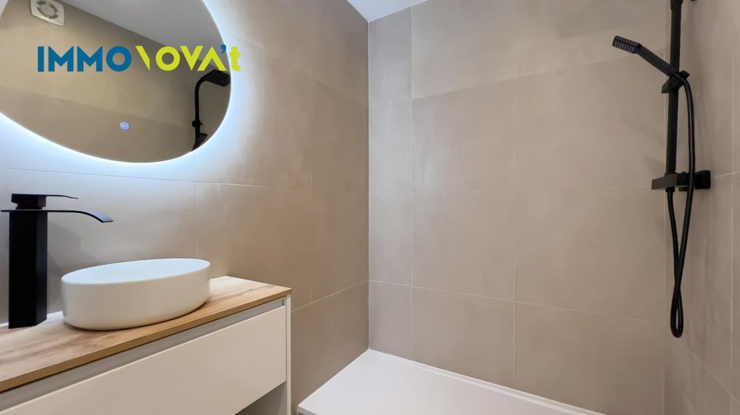 Renovated apartment with sea views