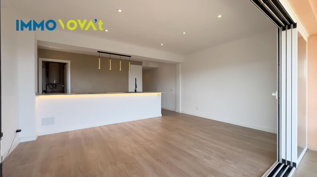 Renovated apartment with sea views