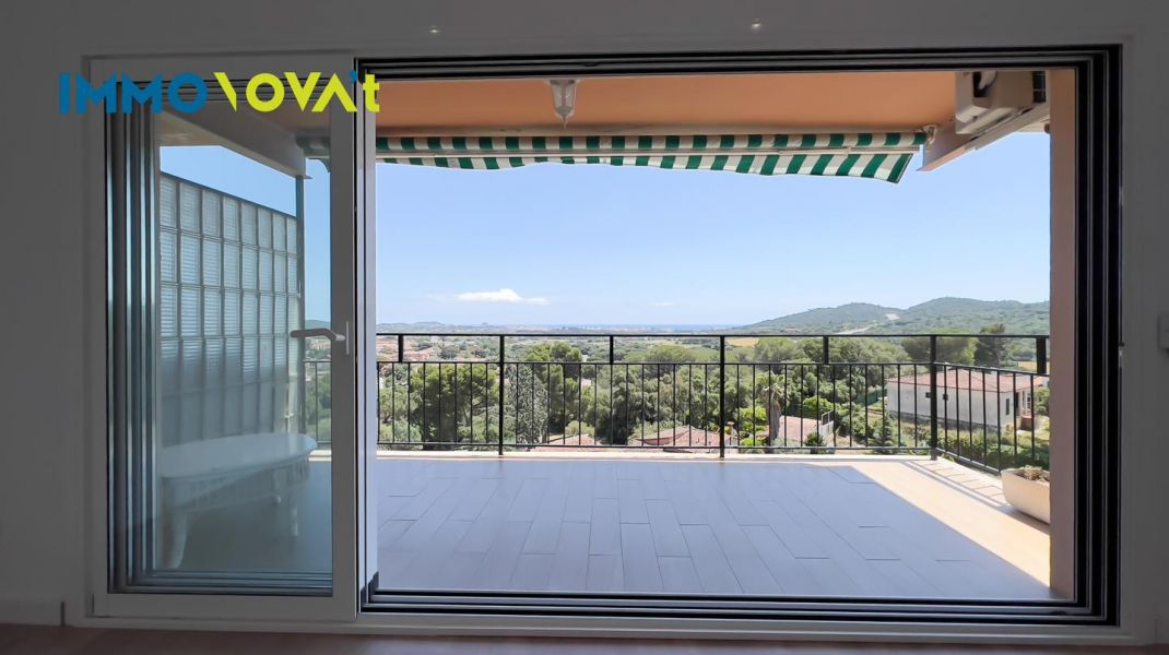 Renovated apartment with sea views