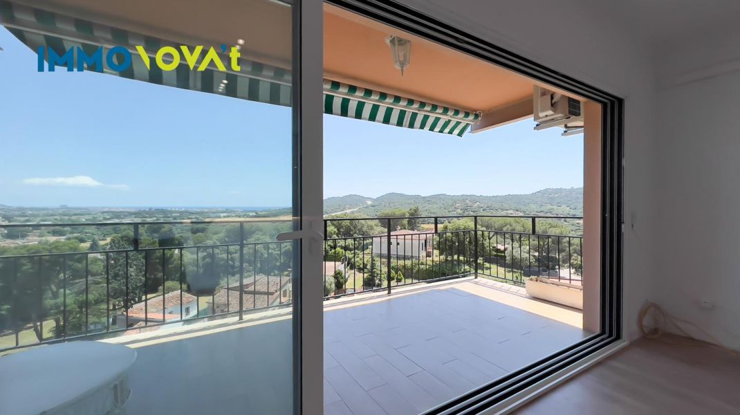 Renovated apartment with sea views