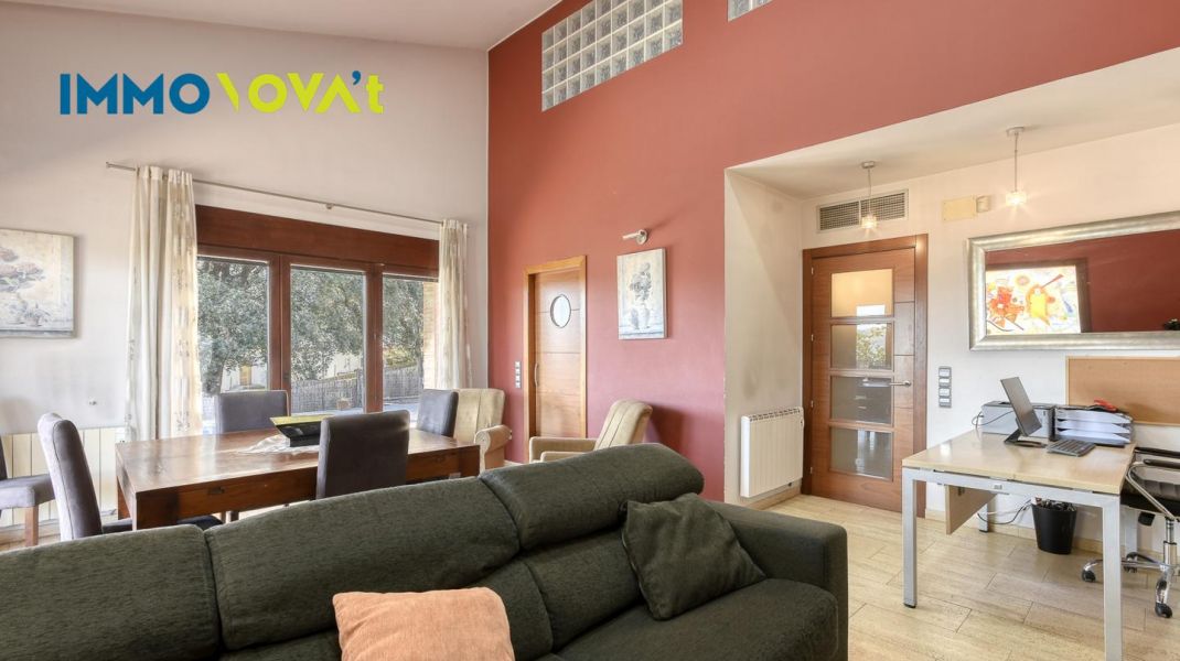 Casa a Bonmatí amb piscina, llum i natura