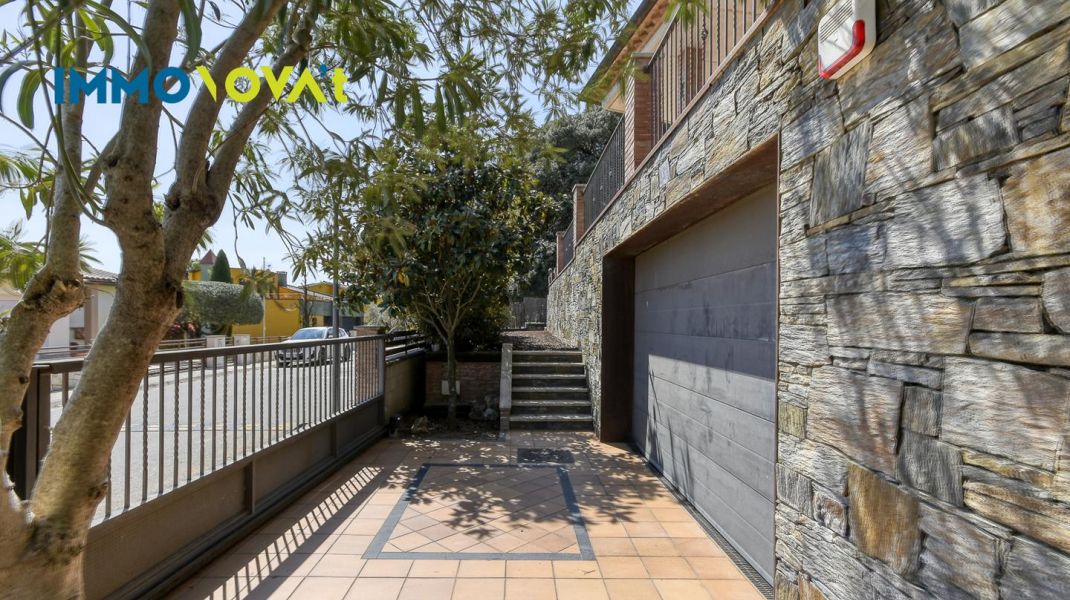 Casa a Bonmatí amb piscina, llum i natura