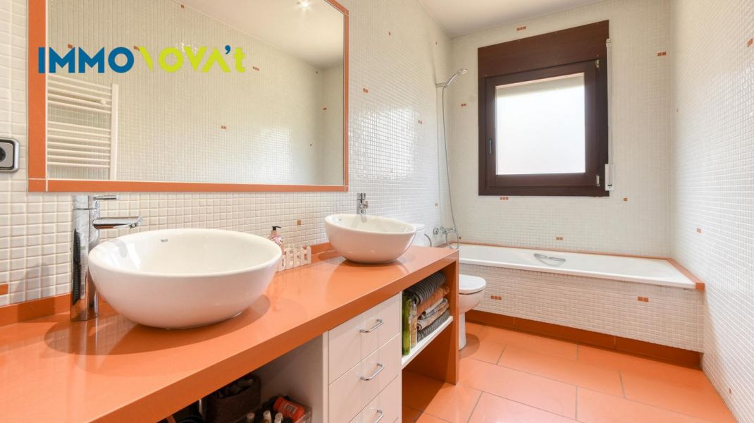 Casa a Bonmatí amb piscina, llum i natura