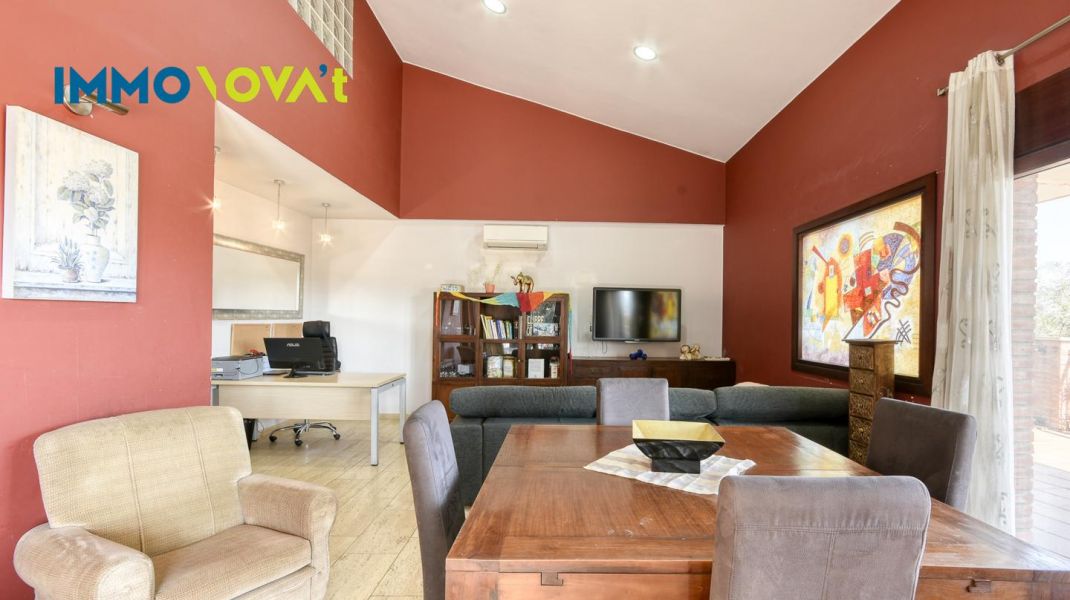 Casa a Bonmatí amb piscina, llum i natura