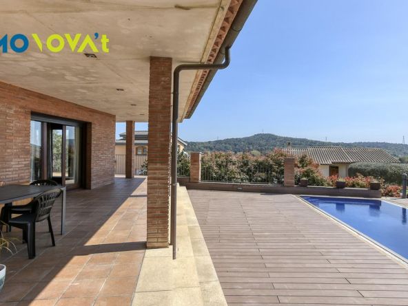 Casa a Bonmatí amb piscina, llum i natura