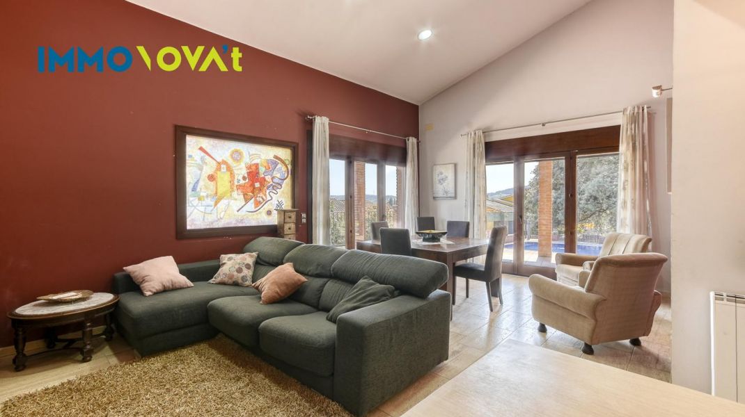 Casa a Bonmatí amb piscina, llum i natura