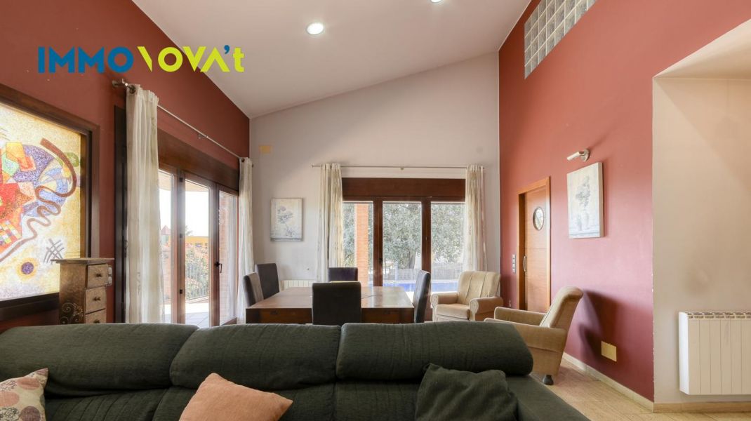 Casa a Bonmatí amb piscina, llum i natura