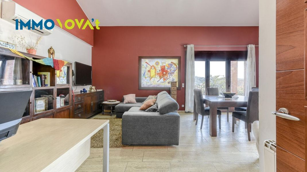 Casa a Bonmatí amb piscina, llum i natura