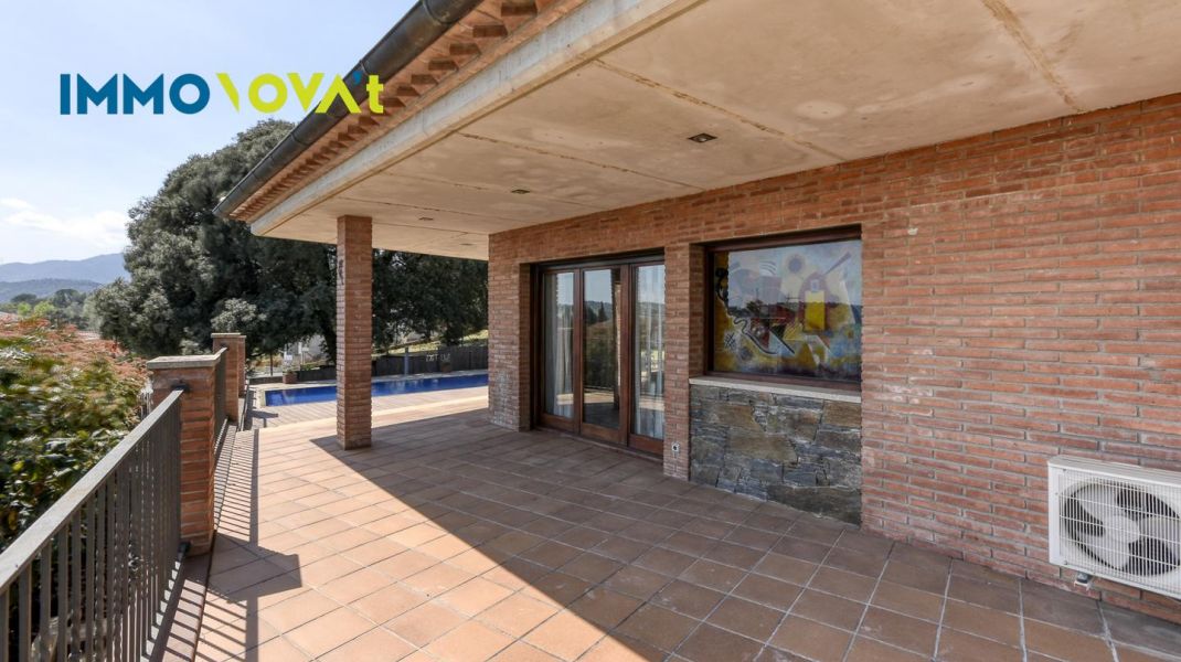 Casa a Bonmatí amb piscina, llum i natura