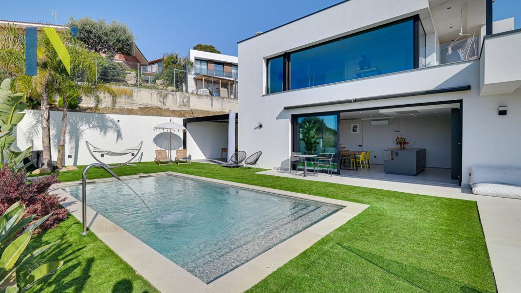 Exclusive private viewpoint over the Mediterranean