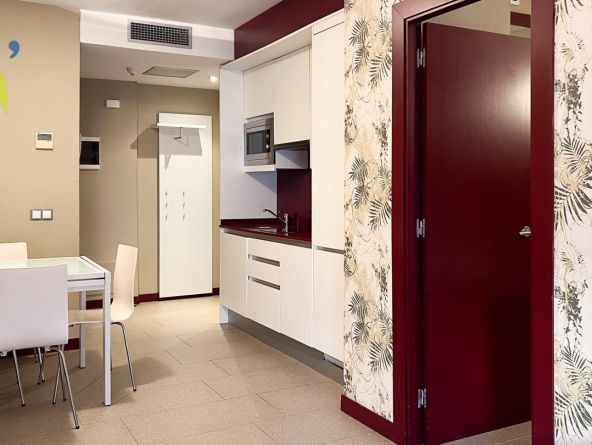 The luxury of living alone in La Devesa