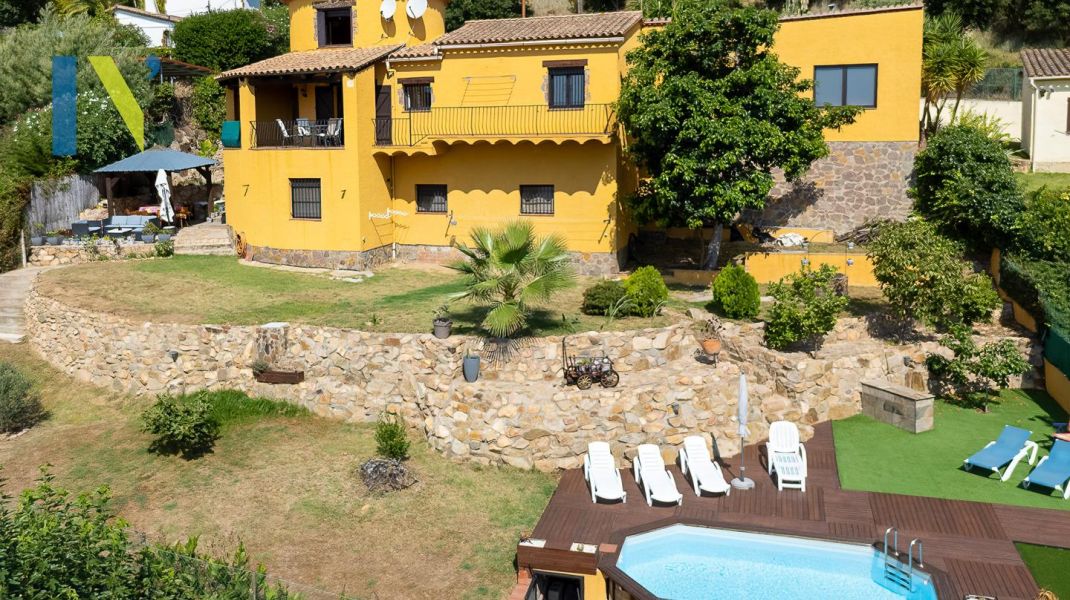 Dues cases, una vida a Calonge