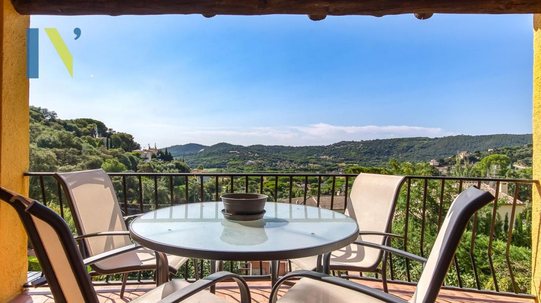 Dues cases, una vida a Calonge