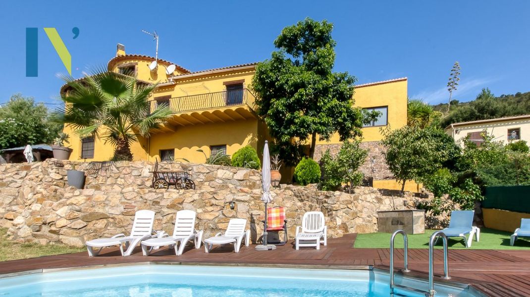 Dues cases, una vida a Calonge