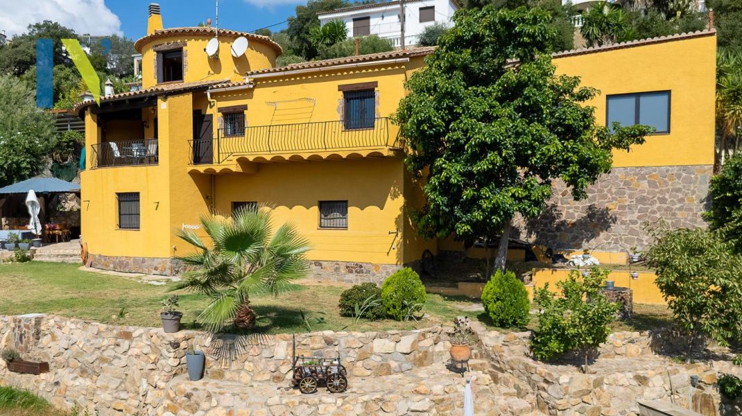 Dues cases, una vida a Calonge