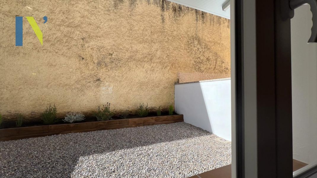 Ground floor apartment with terrace in La Cellera