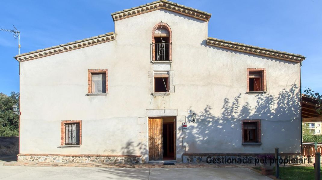 MASIA RENOVADA AMB ENCANT A SANT DALMAI
