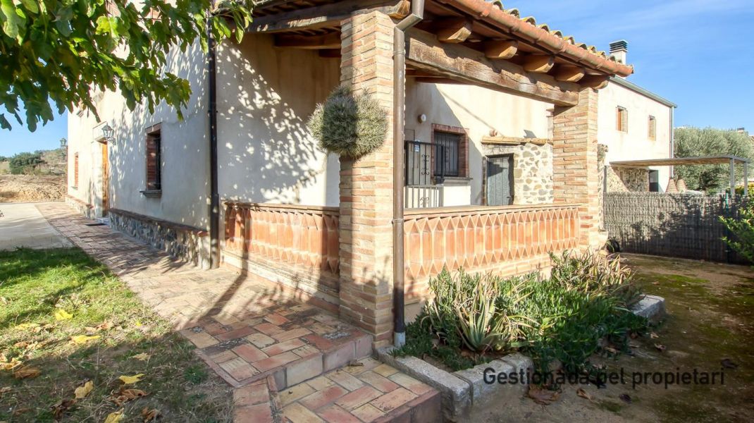 MASIA RENOVADA AMB ENCANT A SANT DALMAI