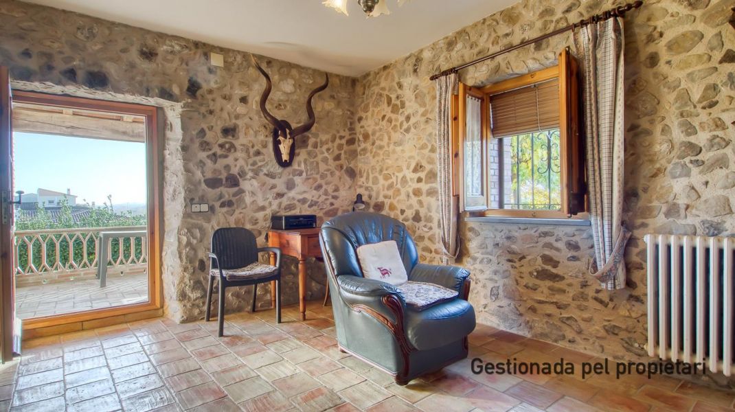 MASIA RENOVADA AMB ENCANT A SANT DALMAI